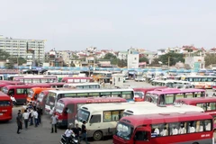 Các doanh nghiệp vận tải sẽ phải giảm giá cước do giá xăng dầu liên tục giảm trong thời gian qua. (Ảnh: TTXVN)