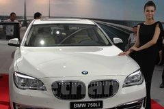 Xe nhập khẩu sẽ được nới bớt giấy tờ kéo gần khoảng cách "phân biệt đối xử" giữa doanh nghiệp nhập khẩu và lắp ráp trong nước. (Ảnh: Việt Hùng/Vietnam+)