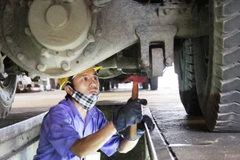 Vẫn còn lượng lớn phương tiện quá niên hạn sử dụng và quá hạn đăng kiểm. (Ảnh: Hoàng Hùng/TTXVN)