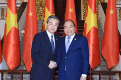 Thủ tướng Nguyễn Xuân Phúc tiếp Bộ trưởng Ngoại giao Trung Quốc Vương Nghị. (Ảnh: Thống Nhất/TTXVN)