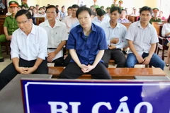 Các bị cáo tại phiên xét xử sơ thẩm. (Ảnh: Thanh Sang/TTXVN)