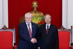 Thường trực Ban Bí thư, Chủ nhiệm Ủy ban Kiểm tra Trung ương Trần Quốc Vượng tiếp Chủ tịch Đảng nước Nga công bằng Sergay Mikhailovich Mironov. (Ảnh: Phương Hoa/TTXVN)