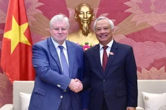 Phó Chủ tịch Quốc hội Uông Chu Lưu tiếp Chủ tịch Đảng nước Nga công bằng Sergay Mikhailovich Mironov. (Ảnh: Dương Giang/TTXVN)