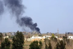 Khói bốc lên sau các cuộc không kích ở Đông Ghouta, Syria. (Nguồn: THX/TTXVN)