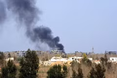Khói bốc lên sau các cuộc không kích ở Đông Ghouta, Syria. (Nguồn: THX/TTXVN)
