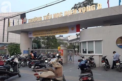 Làm rõ nguyên nhân vụ học sinh bị rơi từ tầng 4 trường Dịch Vọng B