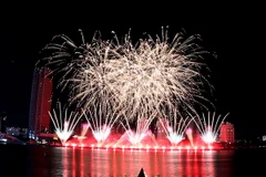 Màn trình diễn pháo hoa của đội Italy tại DIFF 2017. (Ảnh: Trần Lê Lâm/TTXVN)