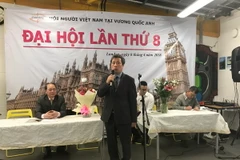 Đại sứ Việt Nam tại Vương quốc Anh Trần Ngọc An phát biểu tại Đại hội người Việt Nam tại Vương quốc Anh tại London ngày 8/4. (Ảnh: Diễm Quỳnh/Vietnam+)