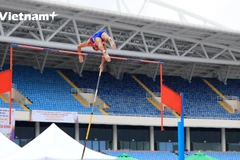 [Video] VĐV Philippines thấp bé vượt mức xà cao tại SEA Games 31 