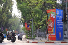 [Video] Thủ đô trang hoàng cờ hoa kỷ niệm dịp lễ 30/4 và 1/5 