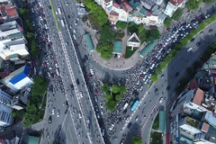 Ngã Tư Sở 'bớt khổ' trong ngày đầu tuần giao thông theo phương án mới