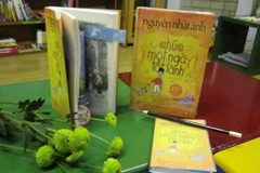 "Chúc một ngày tốt lành" của Nguyễn Nhật Ánh thu hút sự chú ý của độc giả. (Ảnh: Tiệm sách Kính Vạn Hoa Hà Nội)