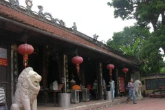 Hiện vật lạ ở các di tích: Trả lại cho những người cung tiến 