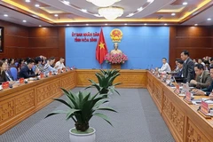 Quang cảnh cuộc làm việc giữa tỉnh Hòa Bình với đoàn công tác. (Ảnh: Thanh Hải/TTXVN)