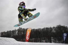 Cô bé Vasilisa Ermakova trong một buổi luyện trượt ván tuyết ở ngoại ô Moskva, Nga ngày 11/2/2020. (Nguồn: AFP/TTXVN) 