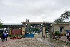 Trường Trung học cơ sở Trưng Vương bị phụ huynh phản ứng vì thu tiền mua cây cảnh 100.000 đồng/học sinh. (Nguồn: nld.com.vn) 