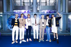 Các thành viên nhóm nhạc BTS của Hàn Quốc. (Ảnh: YONHAP/TTXVN) 