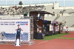 Khu bán đồ lưu niệm và thực phẩm nhân Ngày Việt Nam. (Ảnh: Khánh Vân/TTXVN)