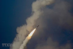 Hệ thống phòng không S-400 Triump tiêu diệt muc tiêu tên lửa đạn đạo và máy bay tiêm kích. (Ảnh: Trần Hiếu/TTXVN) 