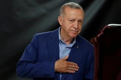 Tổng thống Thổ Nhĩ Kỳ đương nhiệm Recep Tayyip Erdogan tại điểm bỏ phiếu bầu Tổng thống vòng hai ở Istanbul, ngày 28/5/2023. (Ảnh: AFP/TTXVN)