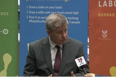 Tổng giám đốc ILO Guy Ryder trả lời phỏng vấn của TTXVN. (Ảnh: Hồng Minh/TTXVN) 