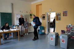 Điểm bỏ phiếu bầu Thượng viện tại Prague, Cộng hòa Séc. (Ảnh: THX/TTXVN) 