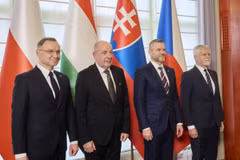 Tổng thống Ba Lan Andrzej Duda, Tổng thống Hungary Tamas Sulyok, Tổng thống Slovakia Peter Pellegrini và Tổng thống Cộng hòa Séc Petr Pavel (từ trái sang phải). (Nguồn: Hungary Today)