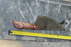 Tang vật gây án. (Ảnh: TTXVN phát) 