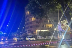 Hiện trường vụ trực thăng đâm vào khách sạn ở thành phố du lịch của Australia