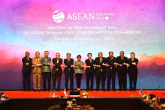 Bộ trưởng Ngoại giao các nước ASEAN và Timor Leste chụp ảnh lưu niệm. (Ảnh: TTXVN phát)