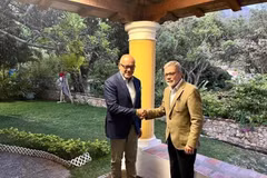 Trưởng đoàn đàm phán của Chính phủ Venezuela, Chủ tịch Quốc hội Jorge Rodriguez (trái) và trưởng đoàn đàm phán của phe đối lập Gerardo Blyde tại cuộc gặp ở Mexico City, ngày 17/5/2022. (Ảnh: Archyde/TTXVN)