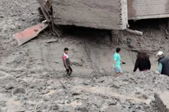 Mưa lớn làm đất đá lở ở khu vực Arequipa của nước này từ ngày 5/2. (Nguồn: Facebook Radio Cultural de Arequipa)