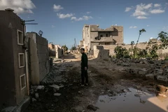 Cảnh đổ nát do xung đột tại khu vực ngoại ô Khallat Al-Ferjan, phía Nam thủ đô Tripoli, Libya ngày 16/2/2020. (Nguồn: THX/TTXVN) 