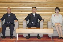 Thủ tướng Nhật Bản Fumio Kishida (giữa) tại cuộc họp nội các ở Tokyo ngày 1/10/2024. (Ảnh: Kyodo/TTXVN)