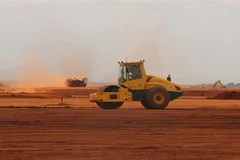 Thi công san nền tại sân bay Long Thành. (Ảnh: Công Phong/TTXVN) 