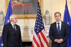 Ngoại trưởng Mỹ Antony Blinken (phải) và Đại diện cấp cao về chính sách đối ngoại và an ninh của EU Josep Borrell tại một cuộc gặp ở Washington, DC, Mỹ. (Ảnh: AFP/TTXVN) 