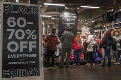 Ngày hội mua sắm Black Friday mang lại hy vọng cho các nhà bán lẻ Mỹ