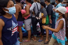 Người di cư tập trung tại thị trấn biên giới Reynosa, Tamaulipas, Mexico, trong hành trình tới Mỹ. (Ảnh: AFP/TTXVN) 