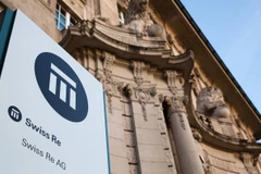 Lúc 9h35 GMT (tức 16h35 giờ Hà Nội), cổ phiếu của Swiss Re giảm 2,54%. (Nguồn: Bloomberg)