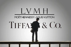 Vụ sáp nhập trị giá 16 tỷ USD giữa 'gã khổng lồ' ngành hàng xa xỉ Pháp LVMH với hãng trang sức Tiffany của Mỹ là 1 trong những thương vụ đình đám của năm. (Nguồn: cgtn.com) 