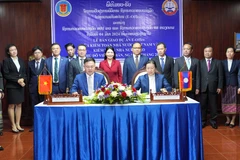 Chiều 4/3, tại thủ đô Vientiane diễn ra Lễ bàn giao Dự án cải tiến công tác quản trị hoạt động văn phòng theo hướng hiện đại hóa (Dự án E-office) giữa Cơ quan Kiểm toán Nhà nước Việt Nam (KTNN) và Cơ quan Kiểm toán Nhà nước Lào. (Ảnh: Đỗ Bá Thành/TTXVN)