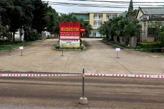 Phong tỏa điểm liên quan đến F0 tại thành phố Pleiku. (Ảnh: TTXVN phát) 