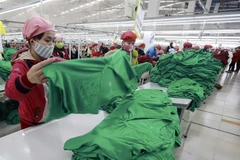 Công ty may Tinh Lợi (Hải Dương) mỗi năm xuất khẩu hàng triệu sản phẩm sang thị trường EU. (Ảnh: Trần Việt/TTXVN)