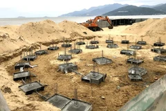 Chủ đầu tư triển khai thi công dự án Seasand trên bãi biển Quy Nhơn (Bình Định) không có giấy phép xây dựng. (Ảnh: Nguyên Linh/TTXVN) 