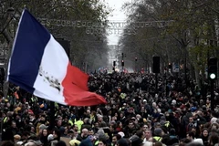 Người dân tham gia biểu tình phản đối kế hoạch cải cách chính sách hưu trí tại Paris, Pháp ngày 17/12/2019. (Nguồn: AFP/TTXVN) 