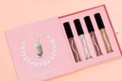Bộ sản phẩm "S'mores Frappuccino Sip Kit" của Starbucks. (Nguồn: Allure)