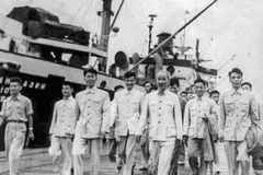 Bác Hồ thăm cảng Hải Phòng, ngày 30/5/1957. (Ảnh: Tư liệu TTXVN) 