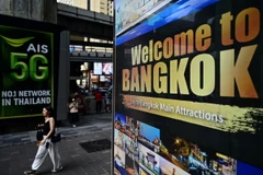 Biển quảng cáo du lịch tại thủ đô Bangkok, Thái Lan. (Ảnh: AFP/TTXVN)