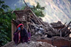Người dân bị mất nhà cửa do động đất tại huyện Jajarkot, Nepal, ngày 5/11/2023. (Ảnh: THX/TTXVN)