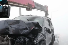 Đâm xe liên hoàn trên cầu bị đóng băng
